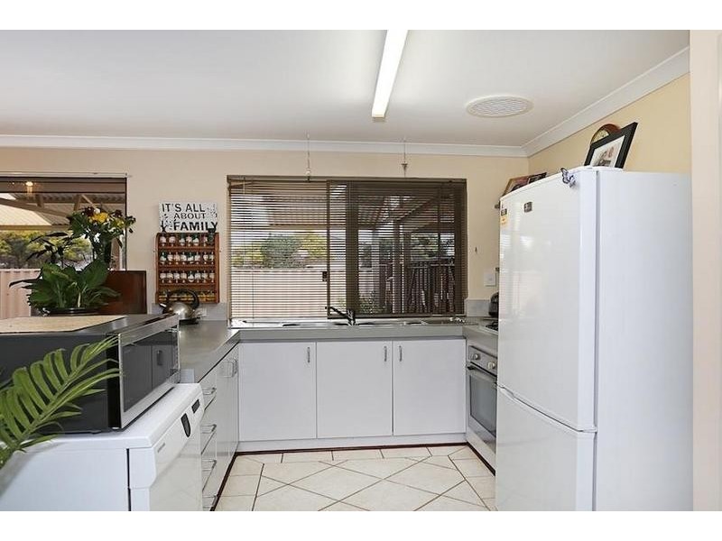 27 Templetonia Promenade, Halls Head WA 6210