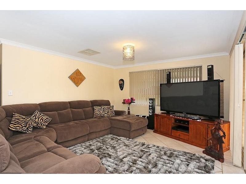 27 Templetonia Promenade, Halls Head WA 6210