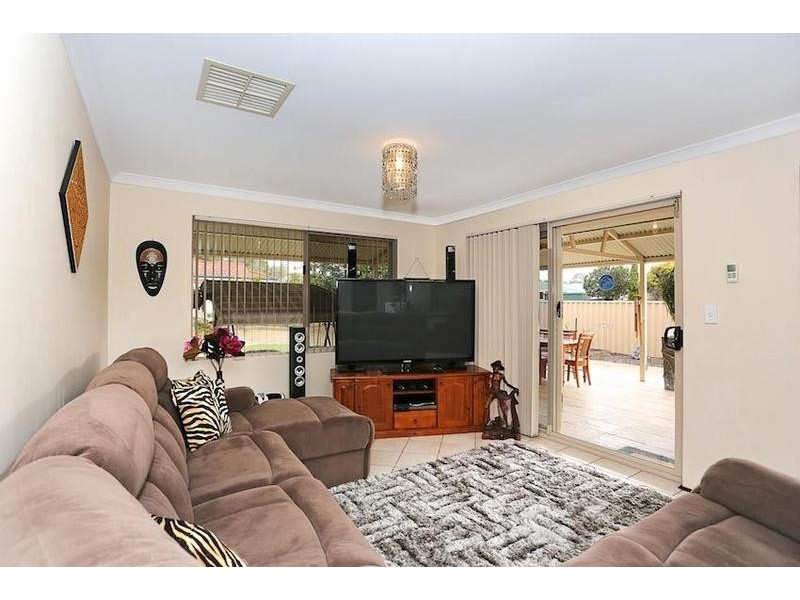 27 Templetonia Promenade, Halls Head WA 6210