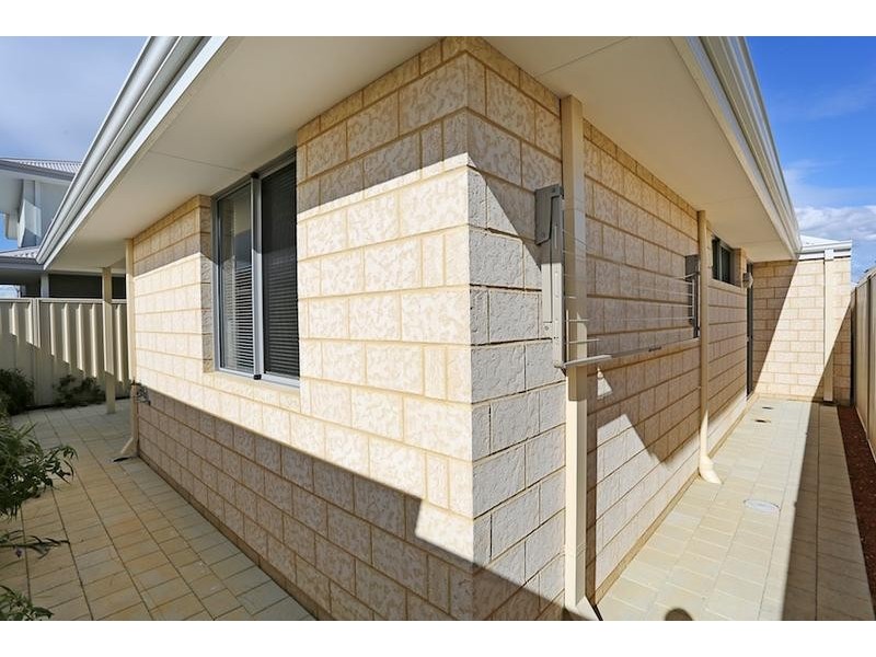 73 Leisure Way, Halls Head WA 6210