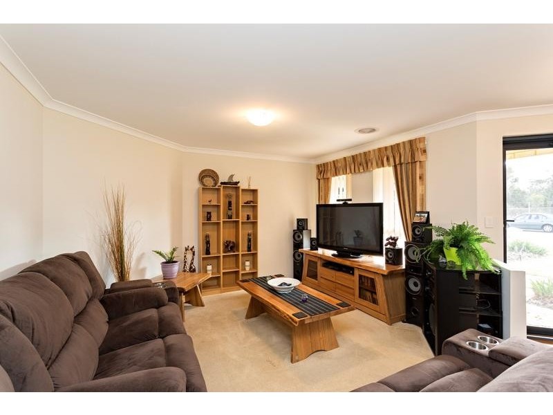 28 Ravendale Drive, Dudley Park WA 6210