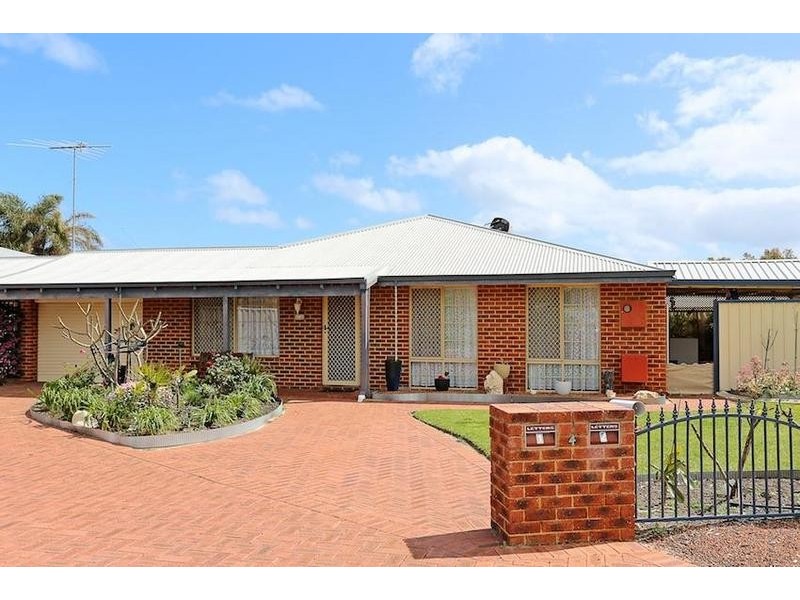 2/4 Tern Court, Halls Head WA 6210