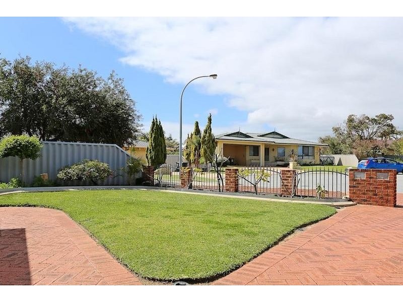 2/4 Tern Court, Halls Head WA 6210