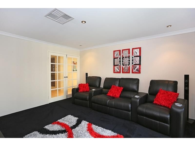 1 Capilano Court, Meadow Springs WA 6210