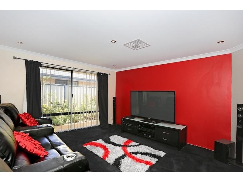 1 Capilano Court, Meadow Springs WA 6210