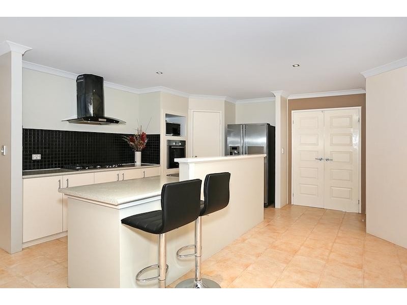 1 Capilano Court, Meadow Springs WA 6210