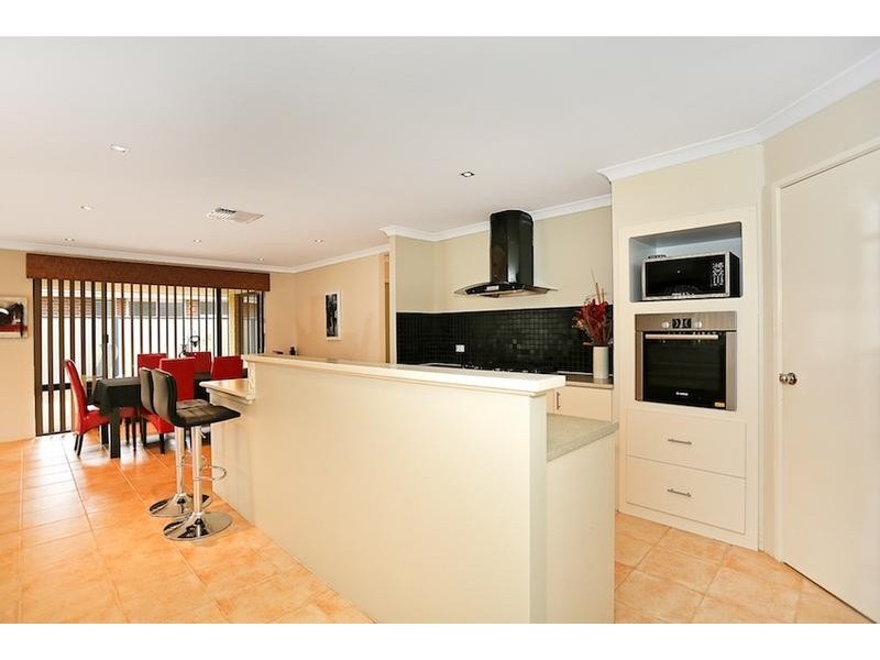 1 Capilano Court, Meadow Springs WA 6210