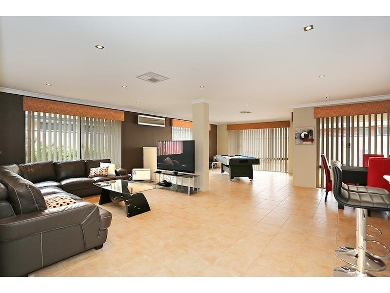 1 Capilano Court, Meadow Springs WA 6210