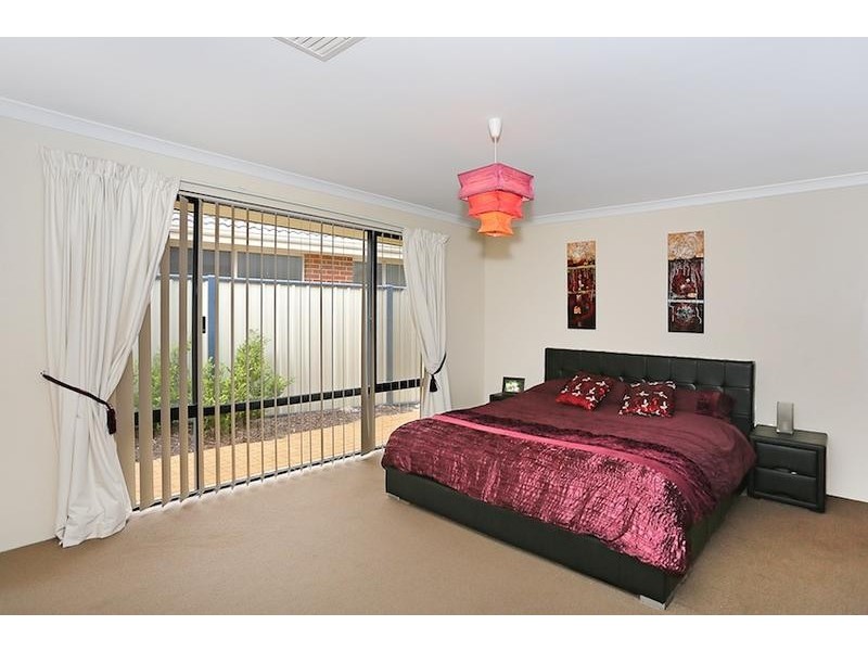 1 Capilano Court, Meadow Springs WA 6210