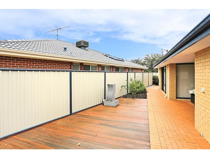 1 Capilano Court, Meadow Springs WA 6210