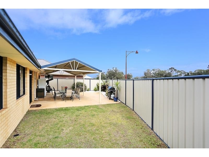 1 Capilano Court, Meadow Springs WA 6210