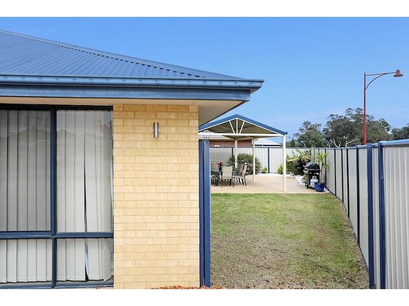 1 Capilano Court, Meadow Springs WA 6210