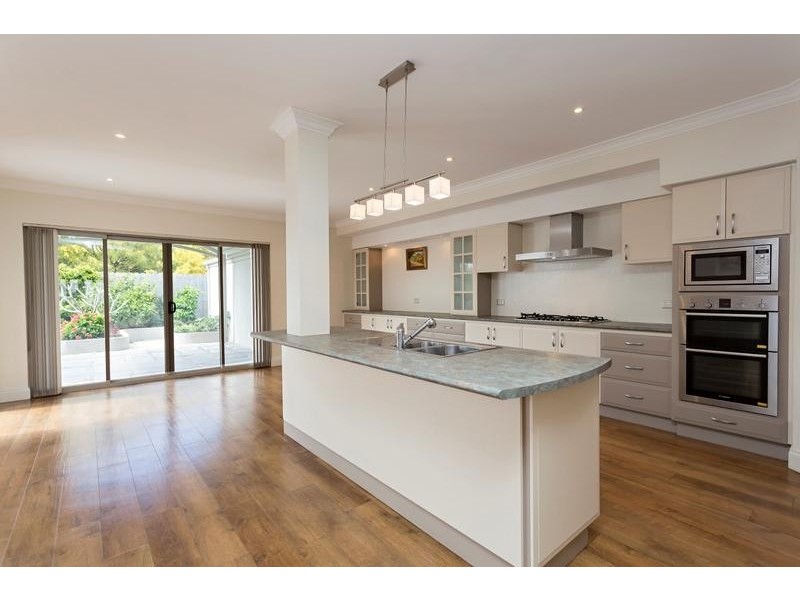 117 Hudson Drive, Dudley Park WA 6210