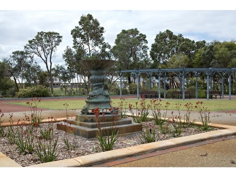 117 Hudson Drive, Dudley Park WA 6210