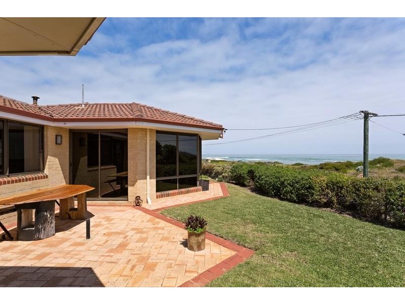 2 Avalon Parade, Falcon WA 6210