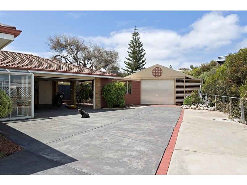 2 Avalon Parade, Falcon WA 6210