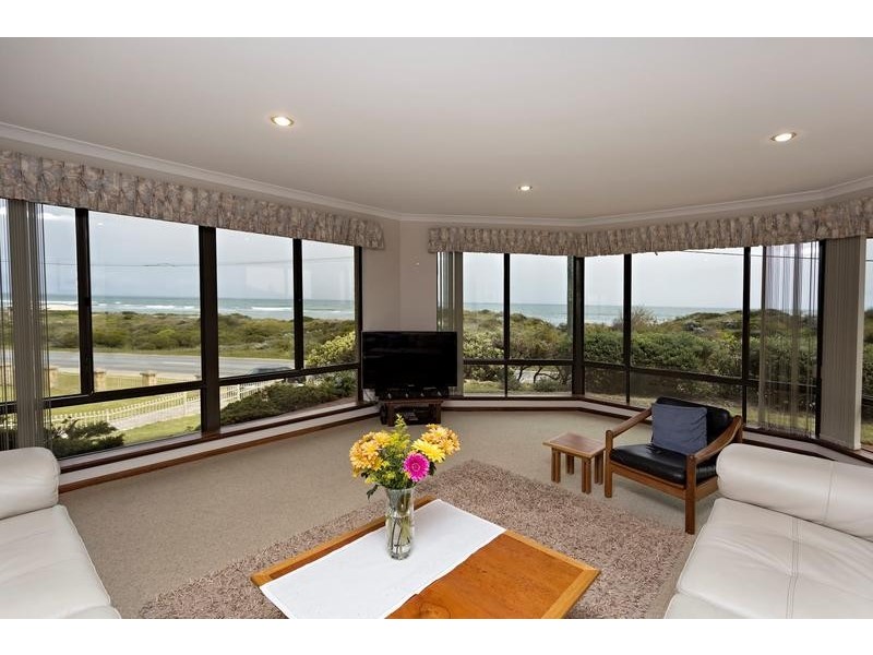 2 Avalon Parade, Falcon WA 6210