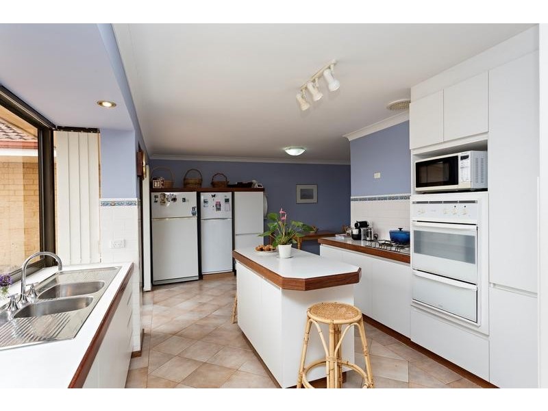 2 Avalon Parade, Falcon WA 6210