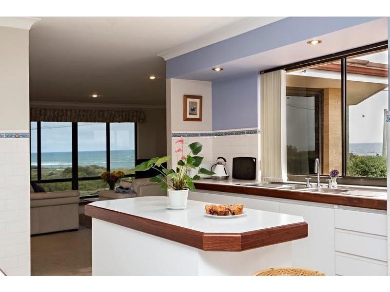 2 Avalon Parade, Falcon WA 6210