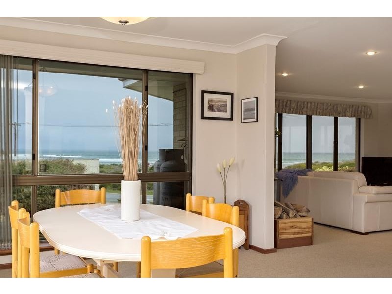 2 Avalon Parade, Falcon WA 6210