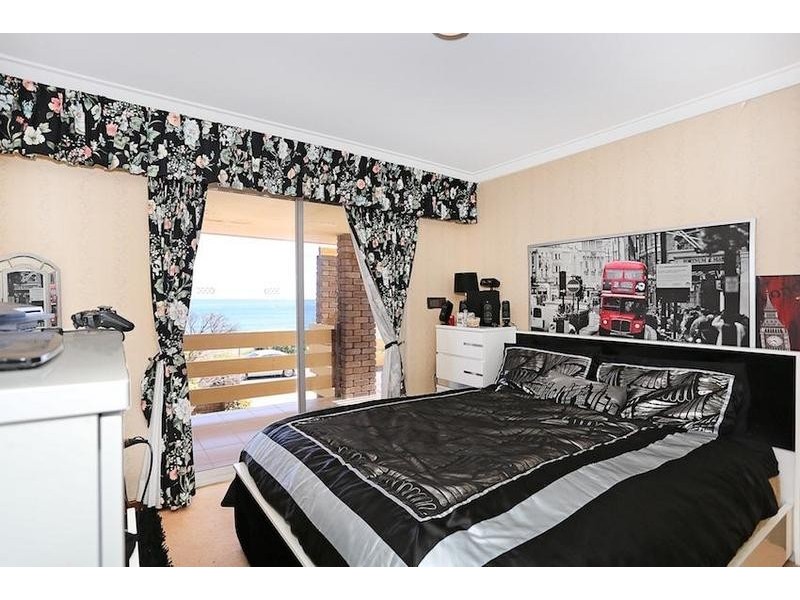 36 Halls Head Parade, Halls Head WA 6210