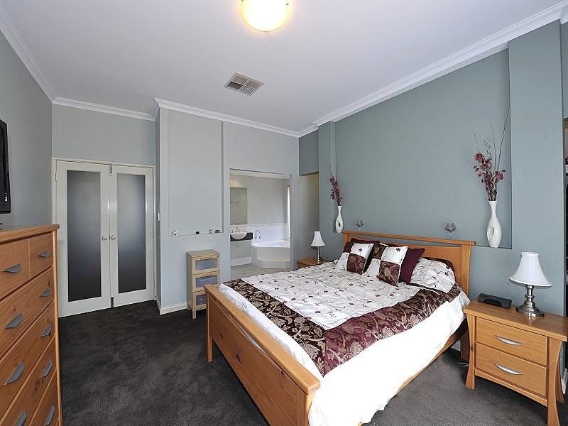 4 Maggie Way, Coodanup WA 6210