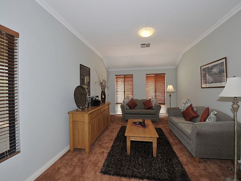 4 Maggie Way, Coodanup WA 6210