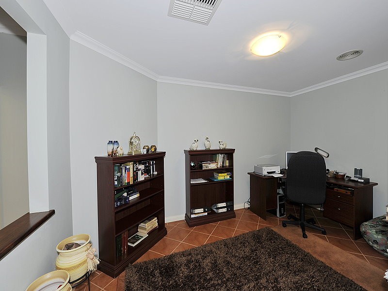 4 Maggie Way, Coodanup WA 6210