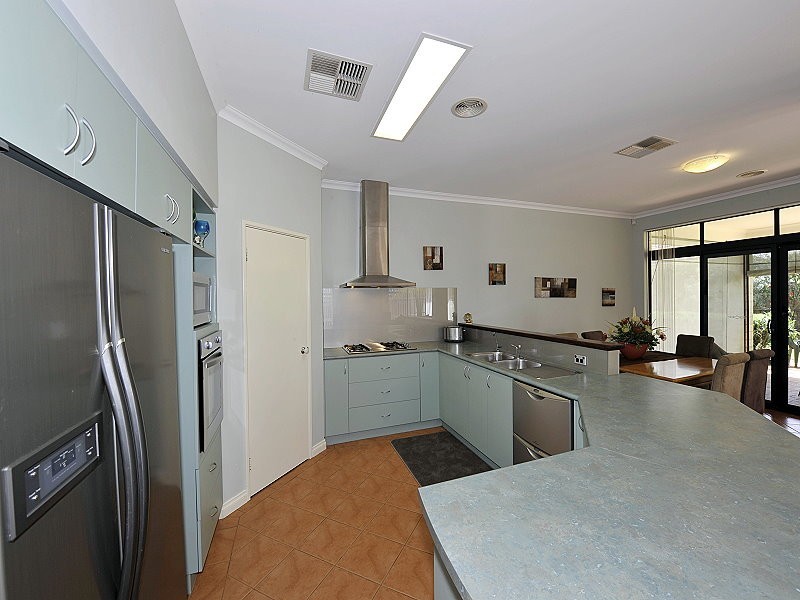 4 Maggie Way, Coodanup WA 6210