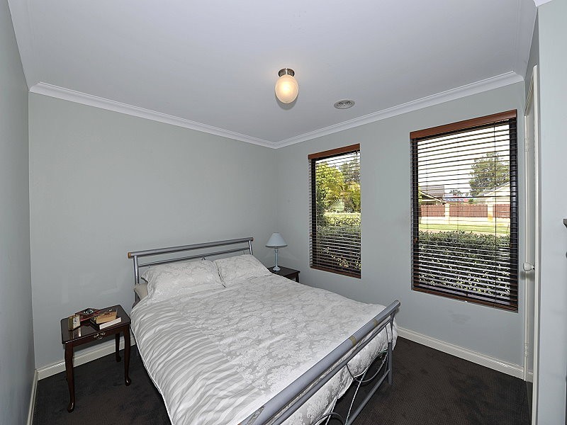 4 Maggie Way, Coodanup WA 6210