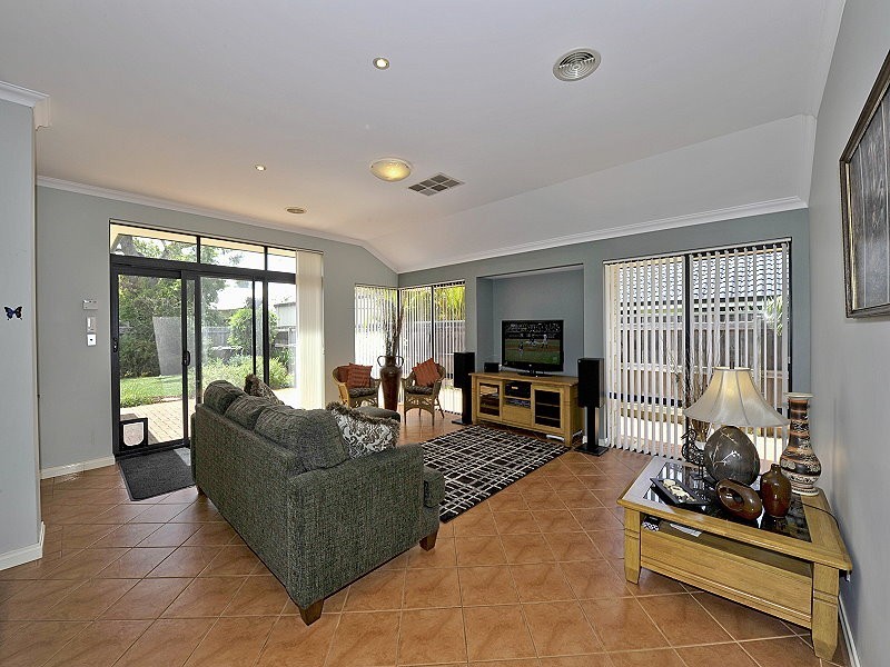 4 Maggie Way, Coodanup WA 6210