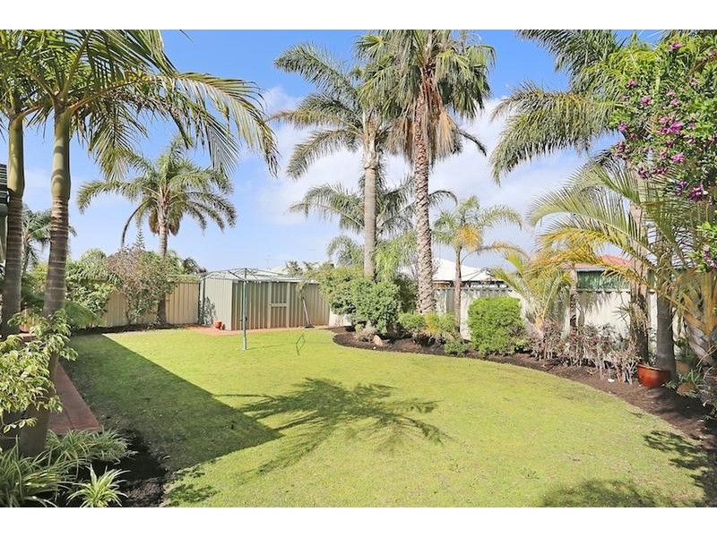 28 Templetonia Promenade, Halls Head WA 6210