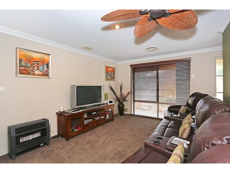 28 Templetonia Promenade, Halls Head WA 6210