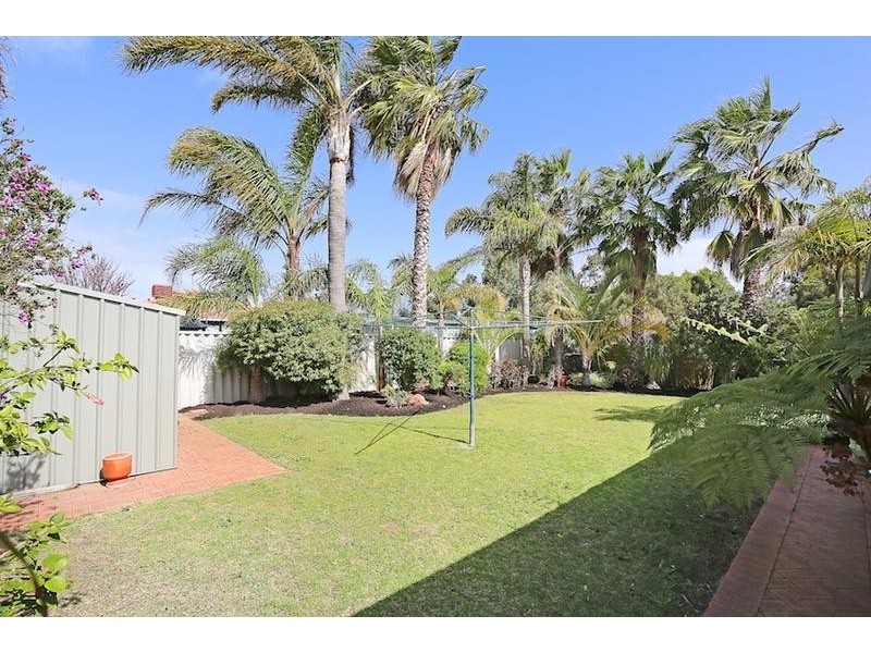 28 Templetonia Promenade, Halls Head WA 6210