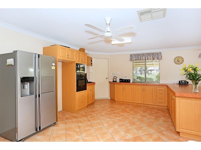 8 Lilac Green, Halls Head WA 6210