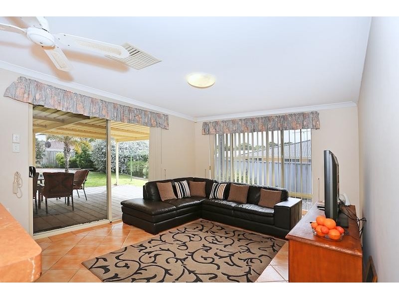 8 Lilac Green, Halls Head WA 6210