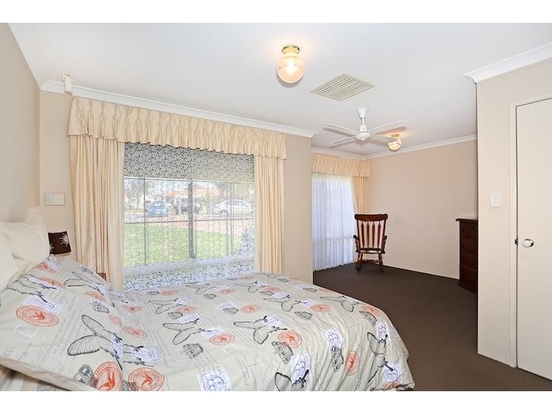 8 Lilac Green, Halls Head WA 6210