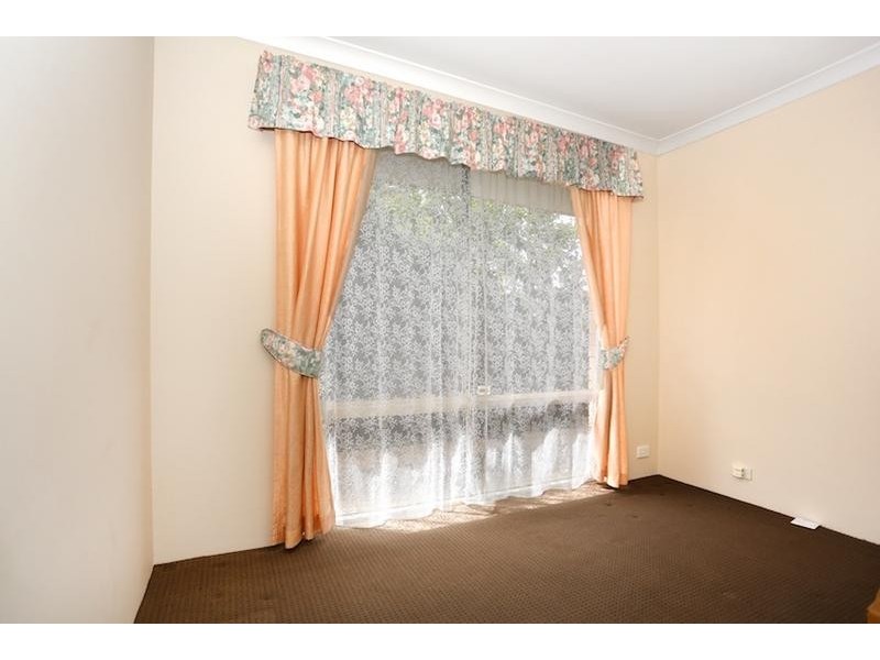 8 Lilac Green, Halls Head WA 6210