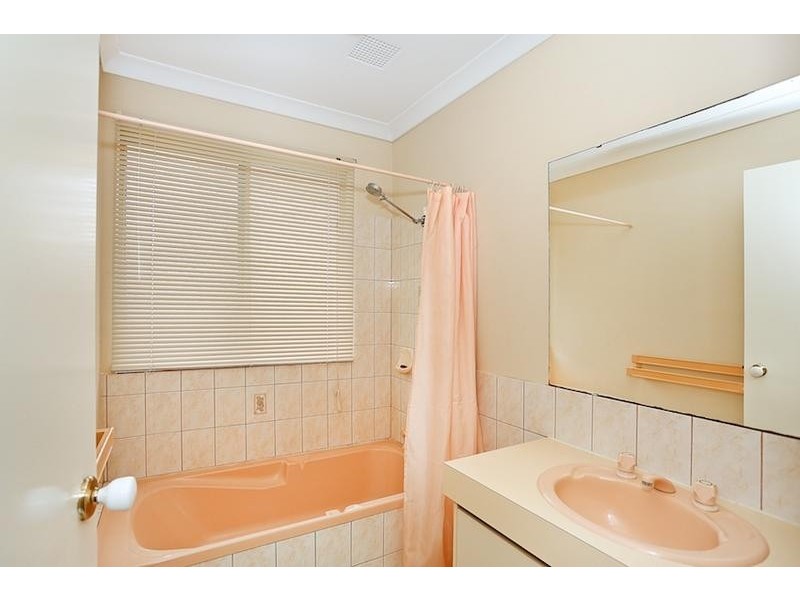 8 Lilac Green, Halls Head WA 6210