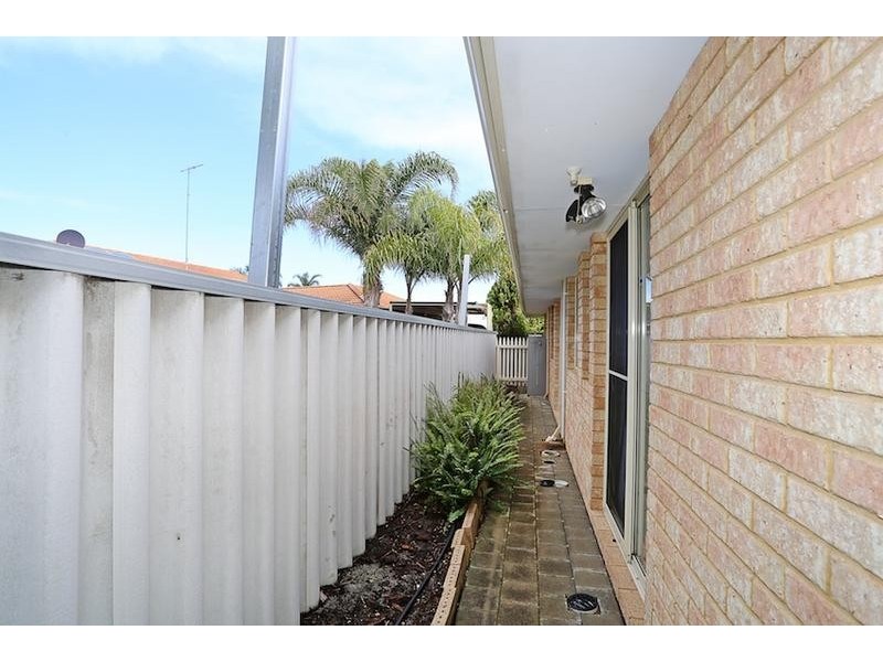 8 Lilac Green, Halls Head WA 6210