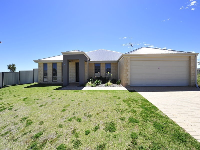 25 Oakwood Gate, Meadow Springs WA 6210