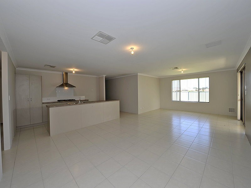 25 Oakwood Gate, Meadow Springs WA 6210