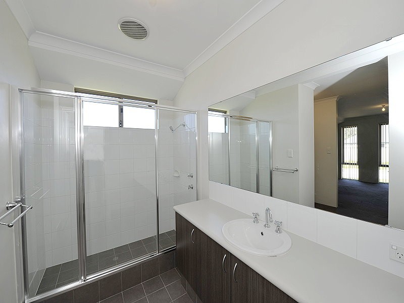 25 Oakwood Gate, Meadow Springs WA 6210