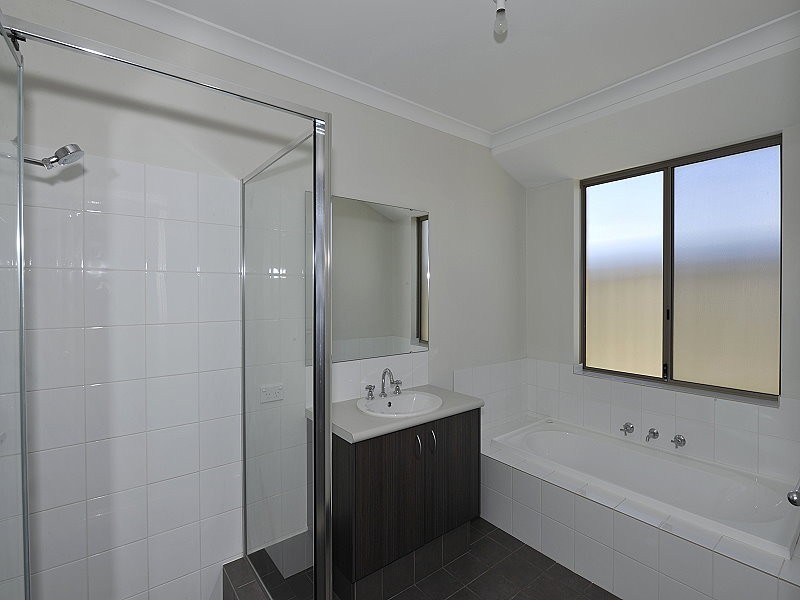 25 Oakwood Gate, Meadow Springs WA 6210