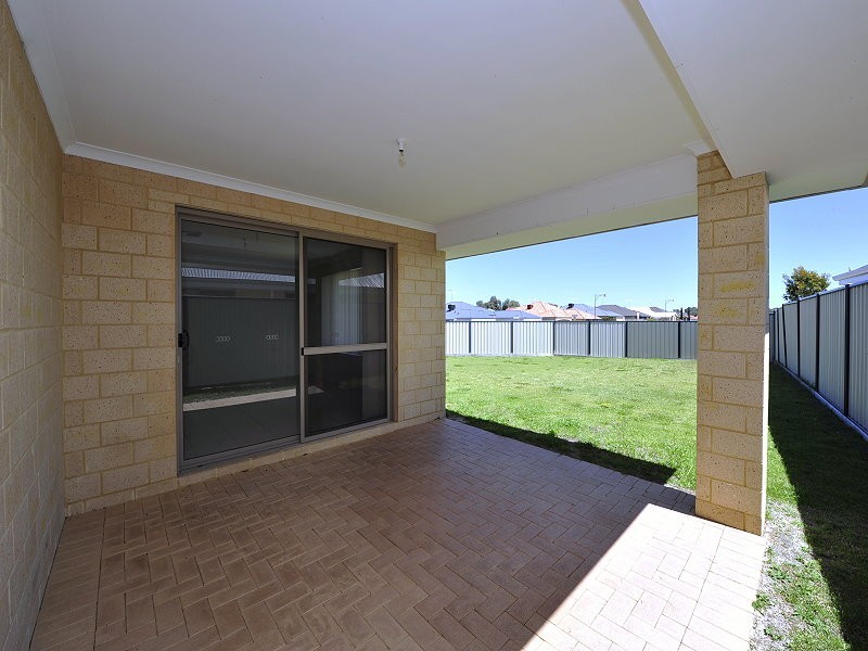 25 Oakwood Gate, Meadow Springs WA 6210