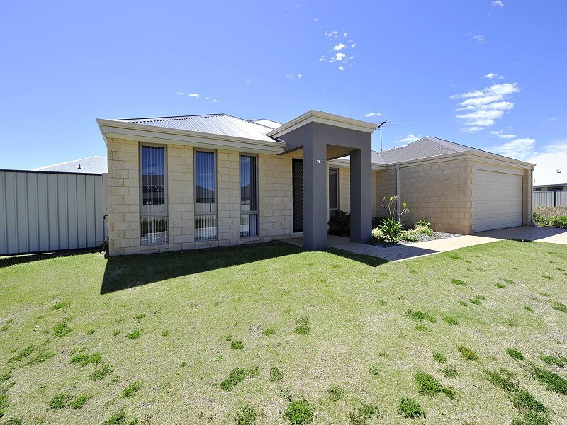 25 Oakwood Gate, Meadow Springs WA 6210