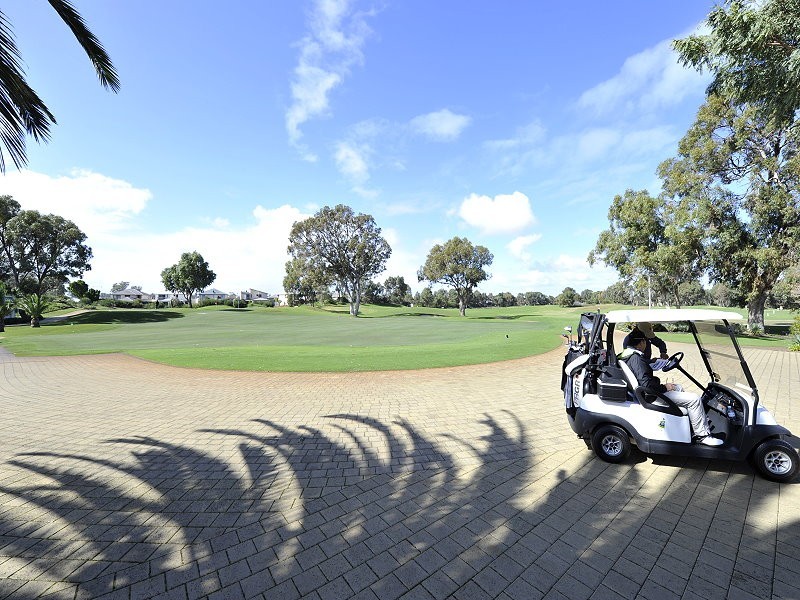 25 Oakwood Gate, Meadow Springs WA 6210