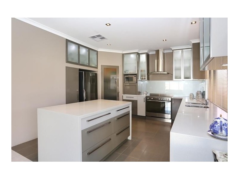 4 Joshua Carrol Street, Madora Bay WA 6210