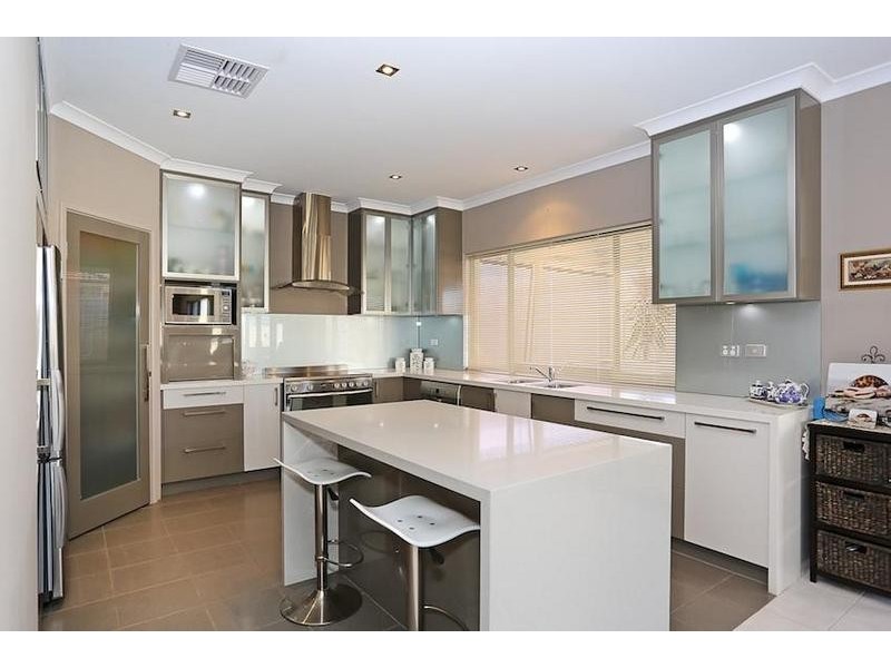 4 Joshua Carrol Street, Madora Bay WA 6210