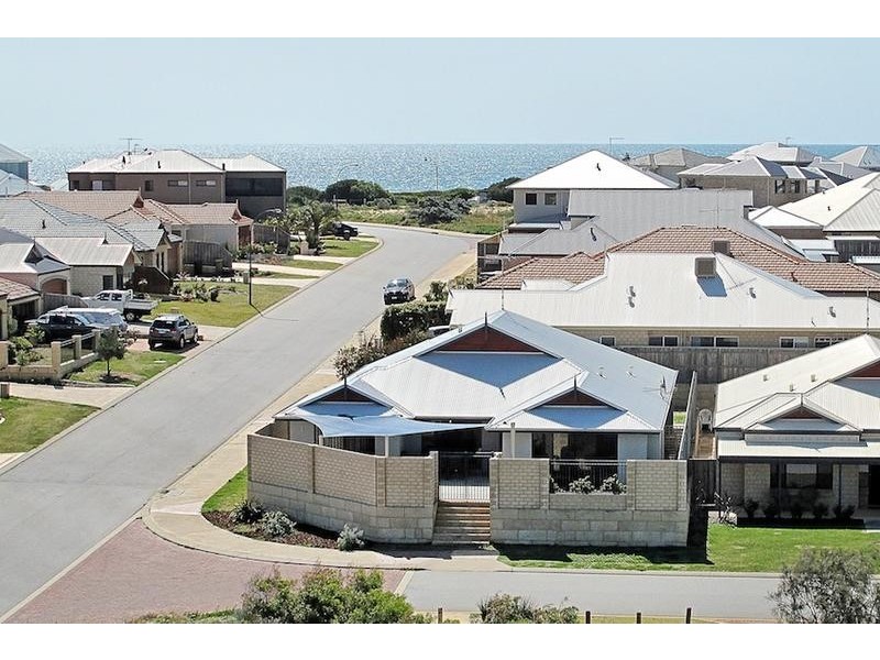 18 Asper Wy, Halls Head WA 6210